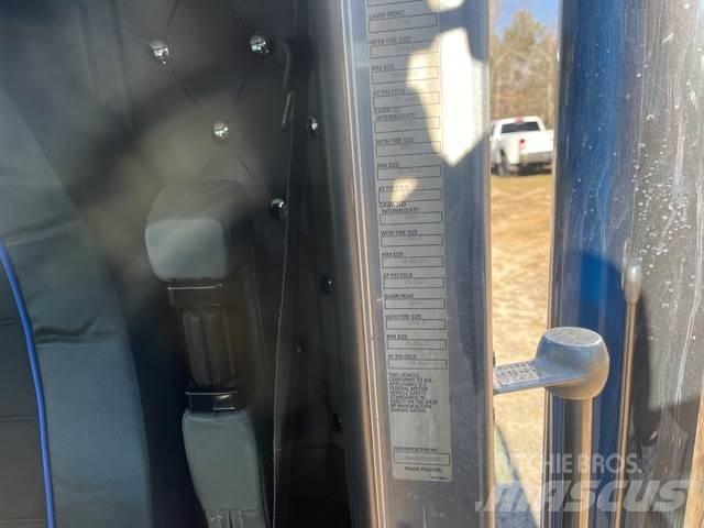 Kenworth W900L Conventional Trucks / Tractor Trucks
