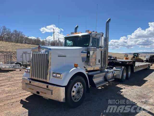 Kenworth W900L Conventional Trucks / Tractor Trucks