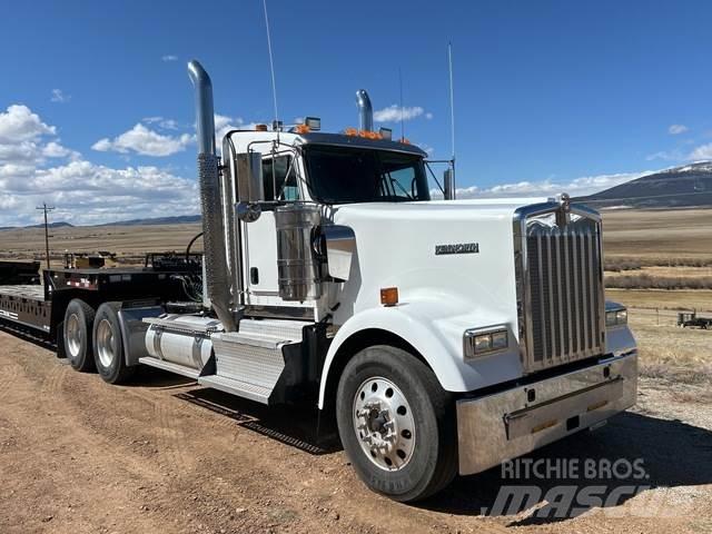 Kenworth W900L Conventional Trucks / Tractor Trucks