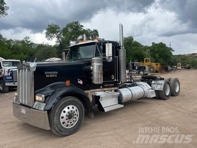 Kenworth W900L Conventional Trucks / Tractor Trucks