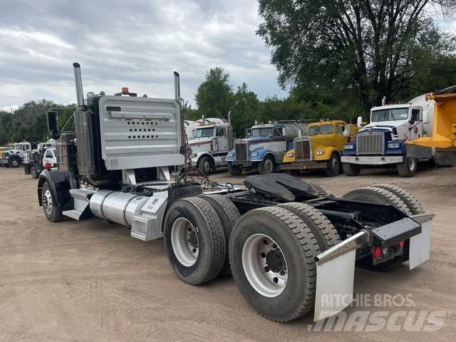 Kenworth W900L Conventional Trucks / Tractor Trucks
