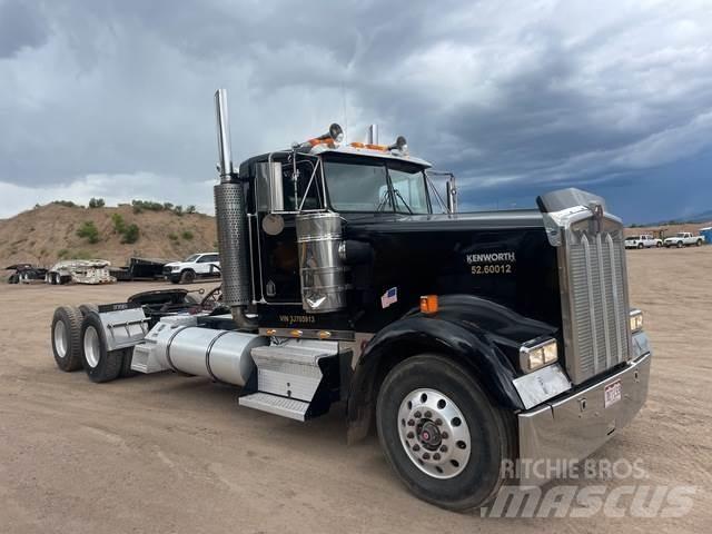 Kenworth W900L Conventional Trucks / Tractor Trucks