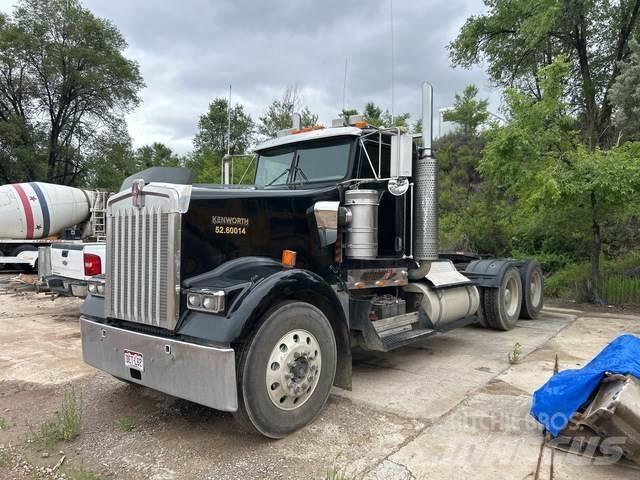 Kenworth W900L Conventional Trucks / Tractor Trucks