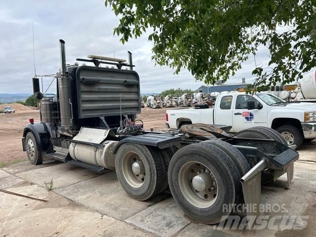 Kenworth W900L Conventional Trucks / Tractor Trucks