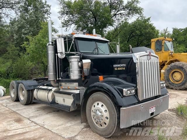 Kenworth W900L Conventional Trucks / Tractor Trucks