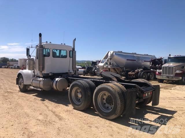 Kenworth W900L Conventional Trucks / Tractor Trucks