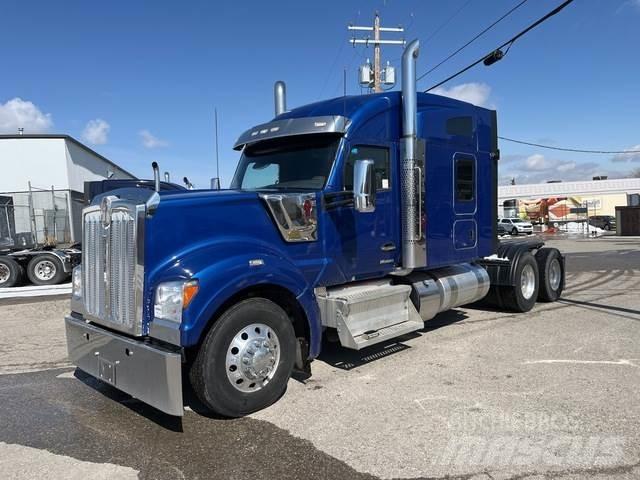Kenworth W990 Conventional Trucks / Tractor Trucks