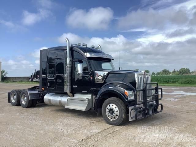Kenworth W990 Conventional Trucks / Tractor Trucks