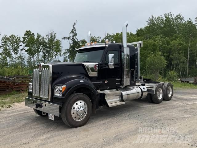 Kenworth W990 Conventional Trucks / Tractor Trucks