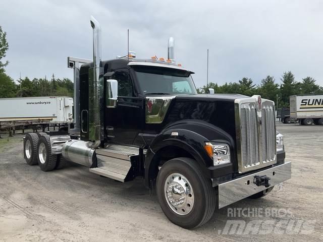 Kenworth W990 Conventional Trucks / Tractor Trucks