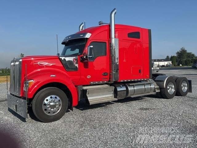 Kenworth W990 Conventional Trucks / Tractor Trucks