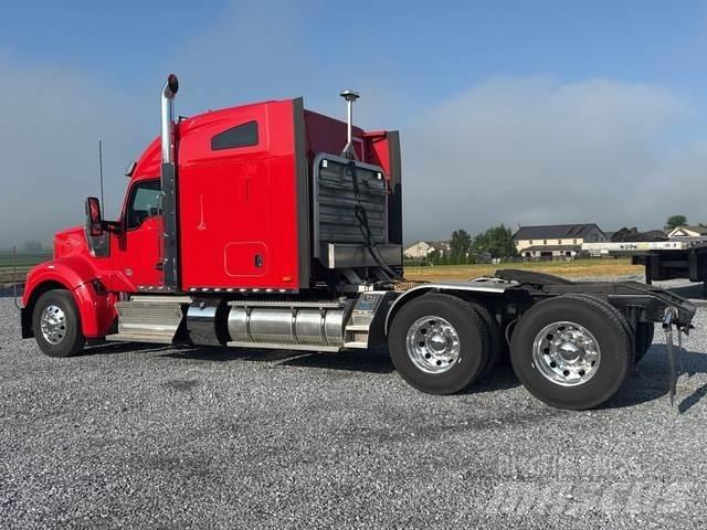 Kenworth W990 Conventional Trucks / Tractor Trucks