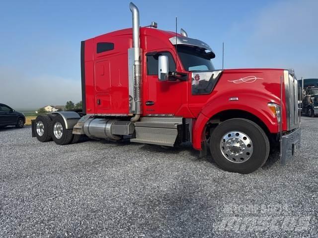 Kenworth W990 Conventional Trucks / Tractor Trucks