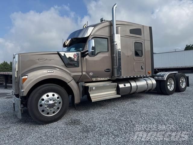 Kenworth W990 Conventional Trucks / Tractor Trucks