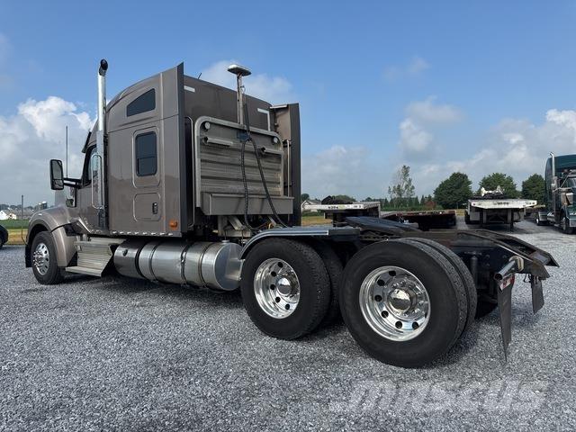 Kenworth W990 Conventional Trucks / Tractor Trucks