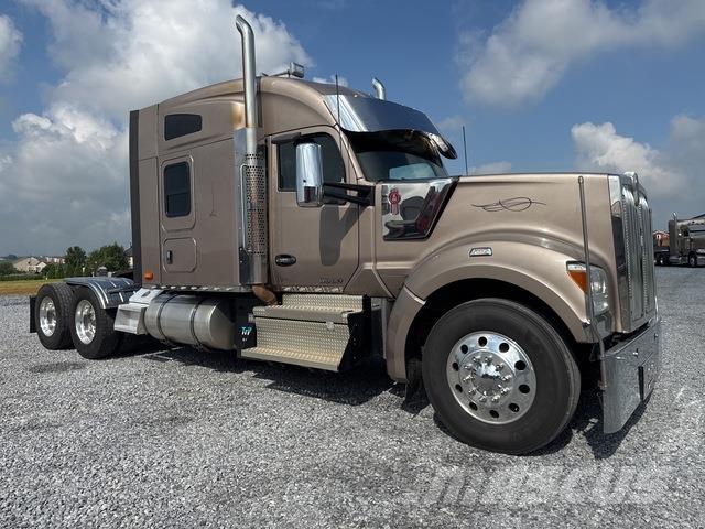 Kenworth W990 Conventional Trucks / Tractor Trucks
