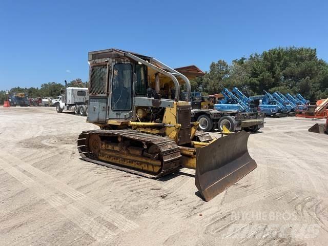 Komatsu D39P-1 Crawler dozers