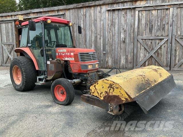 Kubota M4900 Tractors