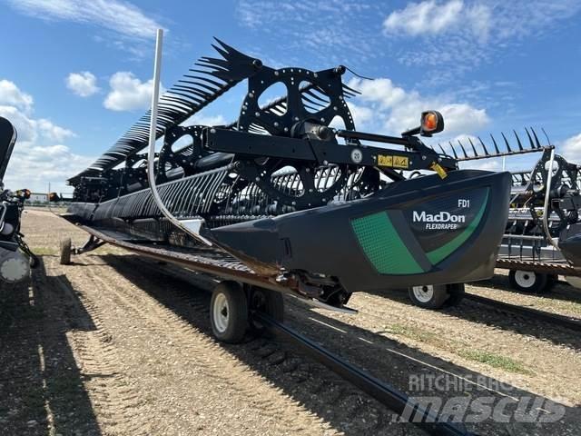 MacDon FD140 Harvester Headers