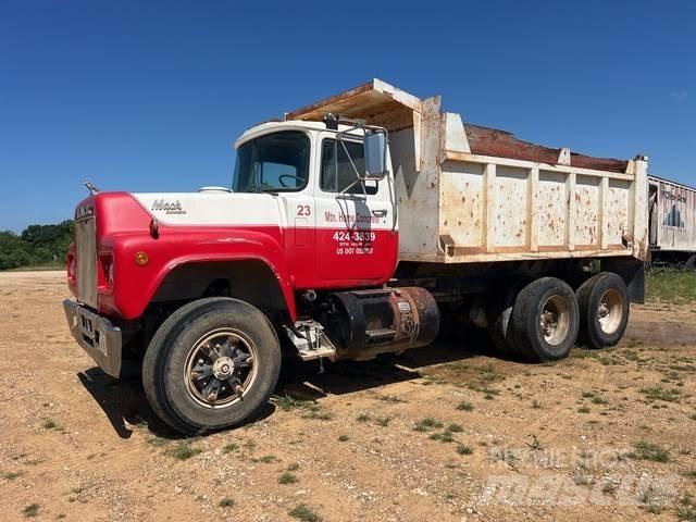 Mack  Dump Trucks