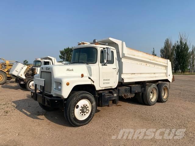Mack  Dump Trucks