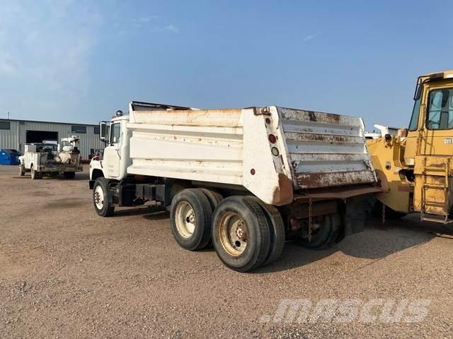 Mack  Dump Trucks
