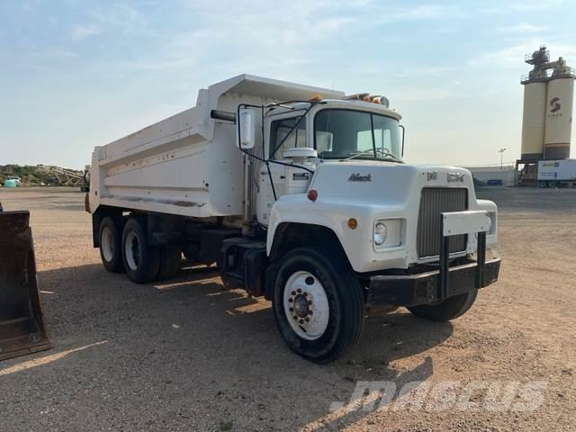 Mack  Dump Trucks