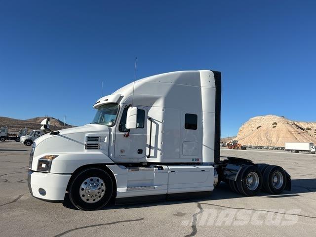 Mack  Conventional Trucks / Tractor Trucks