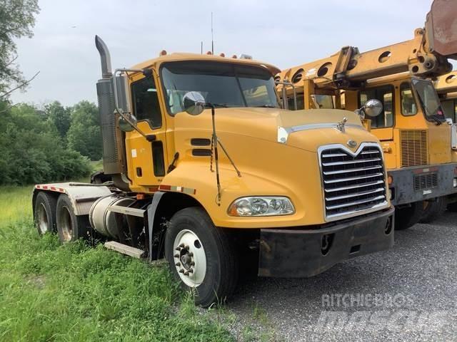 Mack 600 Conventional Trucks / Tractor Trucks