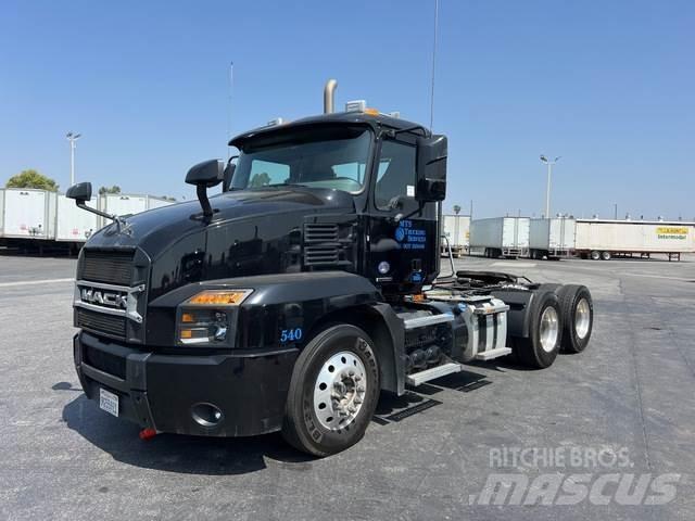 Mack AN64T Conventional Trucks / Tractor Trucks