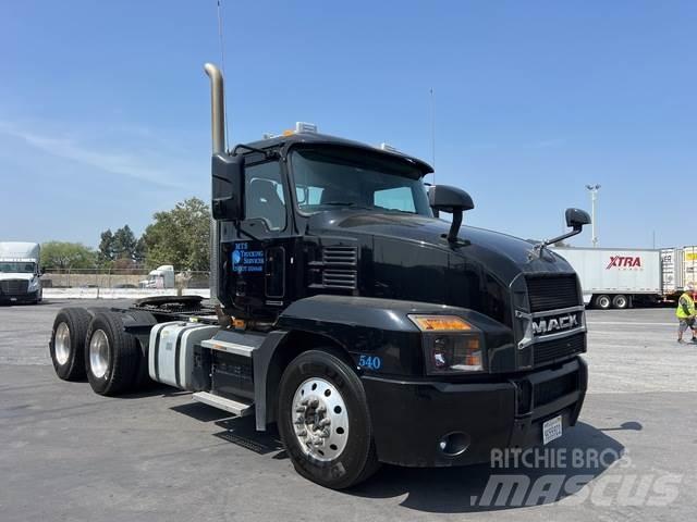 Mack AN64T Conventional Trucks / Tractor Trucks