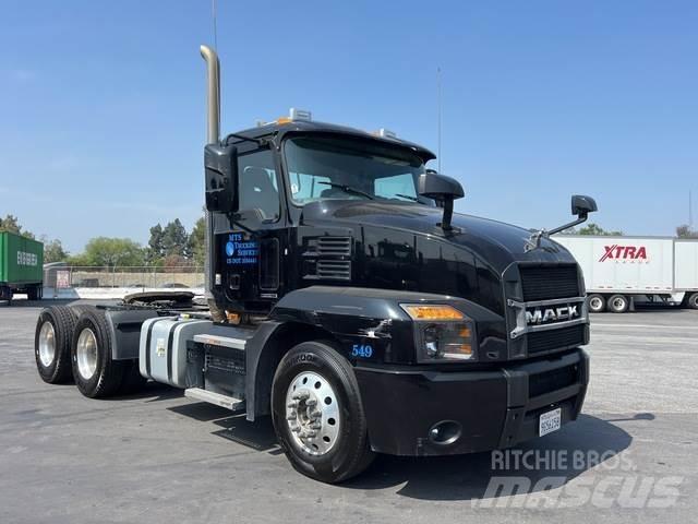 Mack AN64T Conventional Trucks / Tractor Trucks