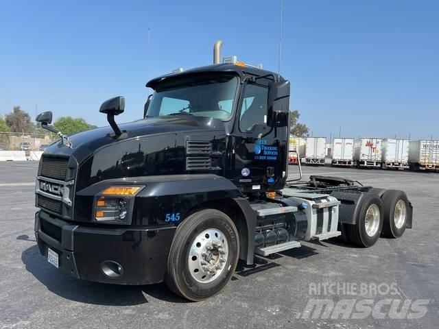 Mack AN64T Conventional Trucks / Tractor Trucks