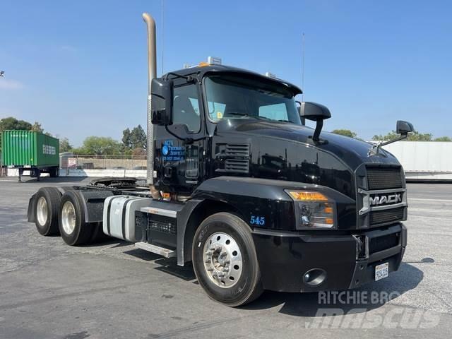 Mack AN64T Conventional Trucks / Tractor Trucks