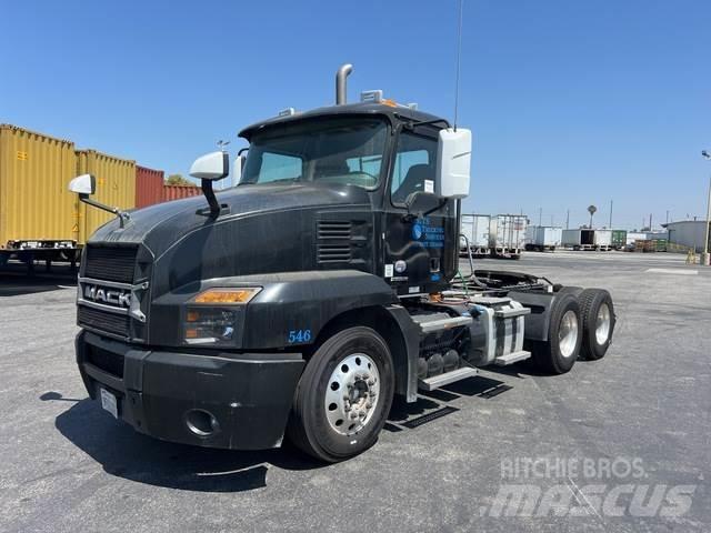 Mack AN64T Conventional Trucks / Tractor Trucks
