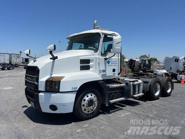 Mack AN64T Conventional Trucks / Tractor Trucks