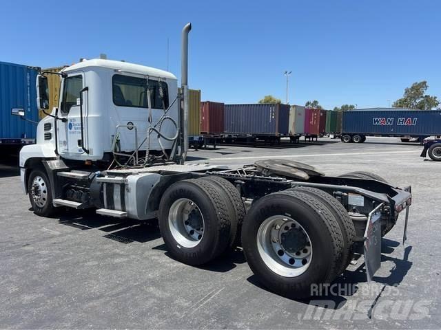 Mack AN64T Conventional Trucks / Tractor Trucks