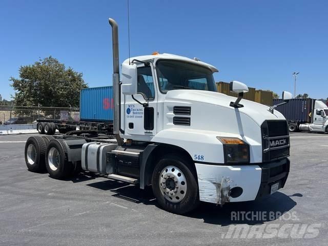 Mack AN64T Conventional Trucks / Tractor Trucks