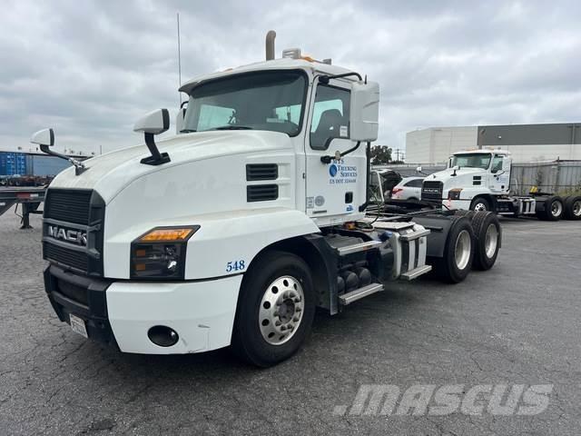 Mack AN64T Conventional Trucks / Tractor Trucks