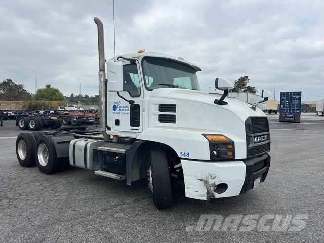 Mack AN64T Conventional Trucks / Tractor Trucks