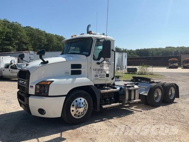 Mack AN64T Conventional Trucks / Tractor Trucks