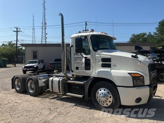 Mack AN64T Conventional Trucks / Tractor Trucks