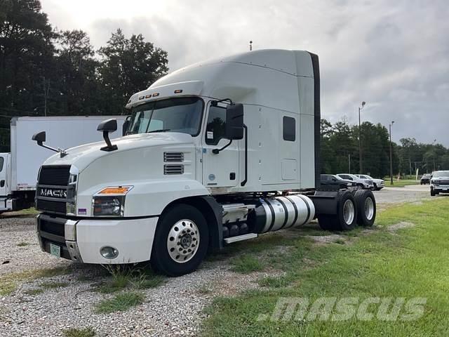 Mack AN64T Conventional Trucks / Tractor Trucks