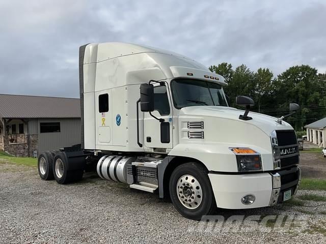 Mack AN64T Conventional Trucks / Tractor Trucks