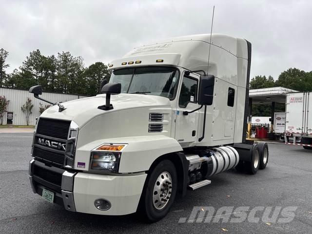 Mack AN64T Conventional Trucks / Tractor Trucks