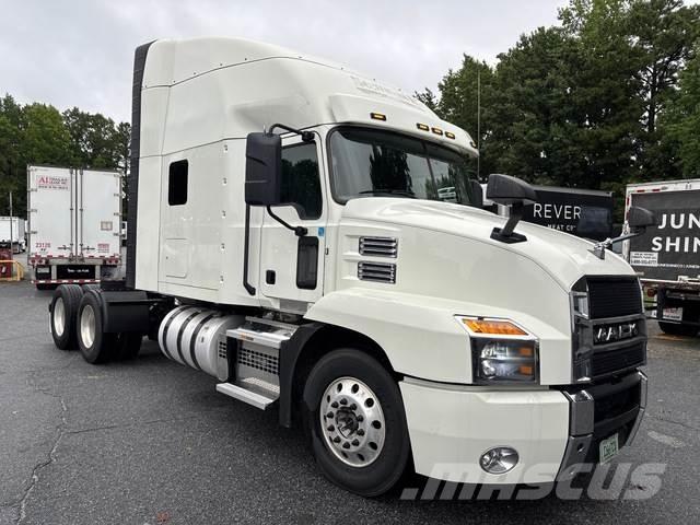 Mack AN64T Conventional Trucks / Tractor Trucks