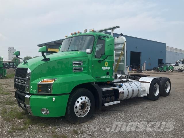 Mack AN64T Conventional Trucks / Tractor Trucks