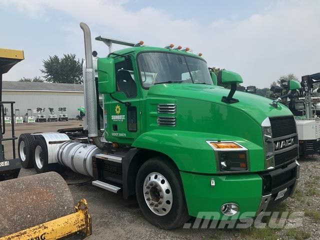 Mack AN64T Conventional Trucks / Tractor Trucks