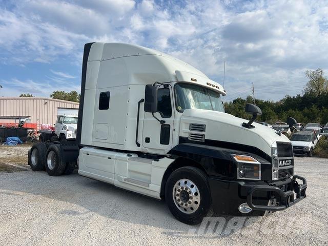 Mack AN64T Conventional Trucks / Tractor Trucks