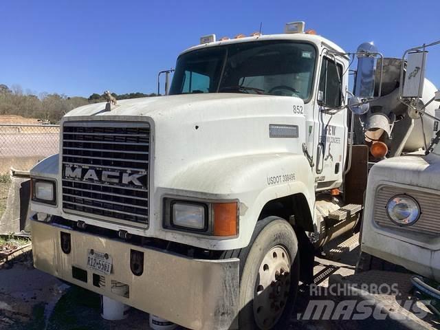 Mack CH613 Conventional Trucks / Tractor Trucks